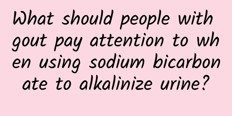 What should people with gout pay attention to when using sodium bicarbonate to alkalinize urine?